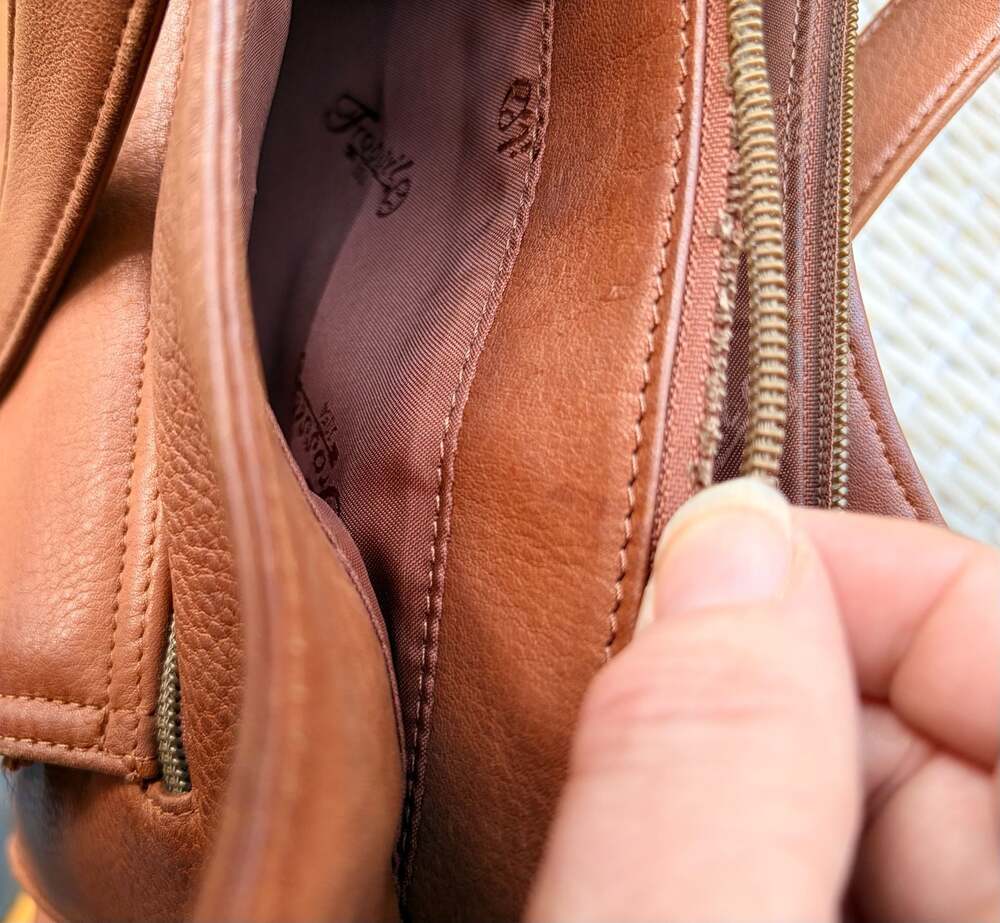 Fossil Vintage Genuine Leather Shoulder Hobo Bag 75082 with Key Charm - Picture 10 of 10